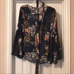 [Jaase] Bell Sleeve Boho Top W/ Tie Neck💫